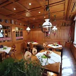 Loewen & Restaurant Hotel 3*