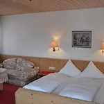 Loewen & Restaurant Hotel 3*