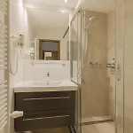 Loewen & Restaurant Hotel 3*