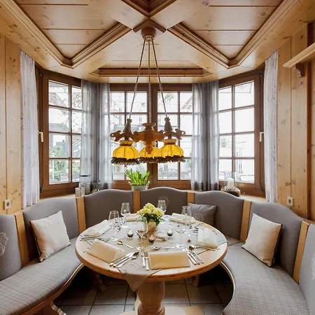 Loewen & Restaurant Szálloda Wendlingen am Neckar