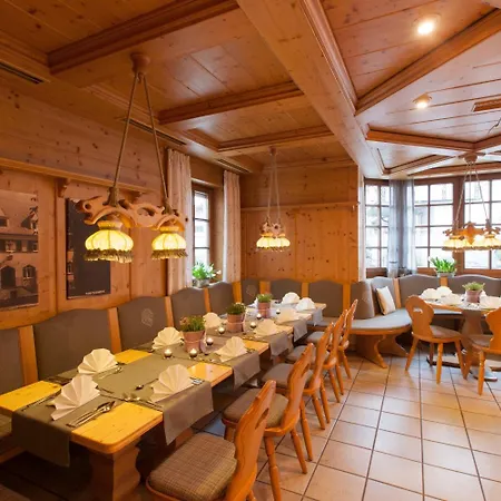 Loewen & Restaurant Szálloda