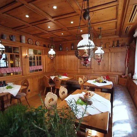 Loewen & Restaurant Hotel 3*