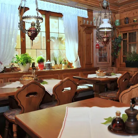 Loewen & Restaurant Szálloda