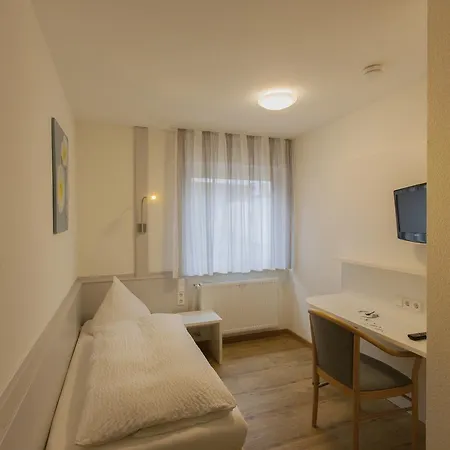 Loewen & Restaurant Szálloda 3*